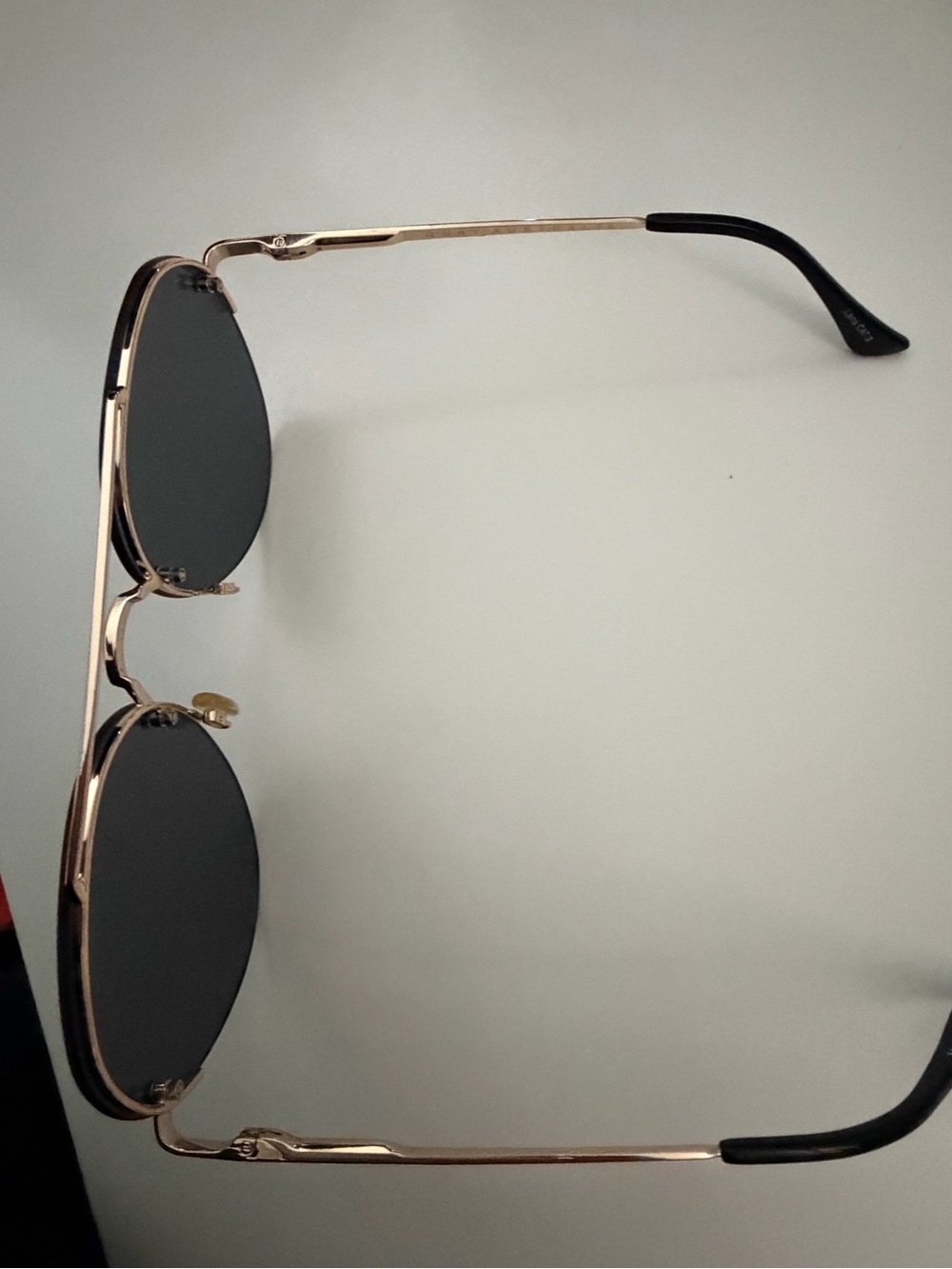 Quay Australia Black Lens Gold Frame Aviator Sunglasses | Pre-Loved - Picture 4 of 4